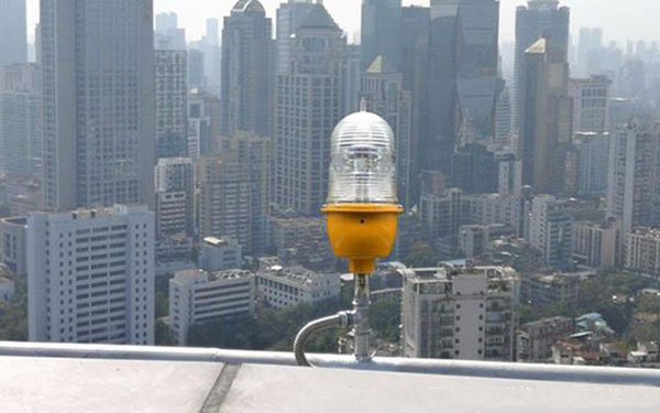 航空障碍灯否接入应急照明的电源系统呢?